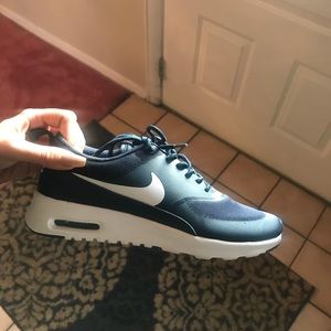 Brand new never worn Nike air max Theas